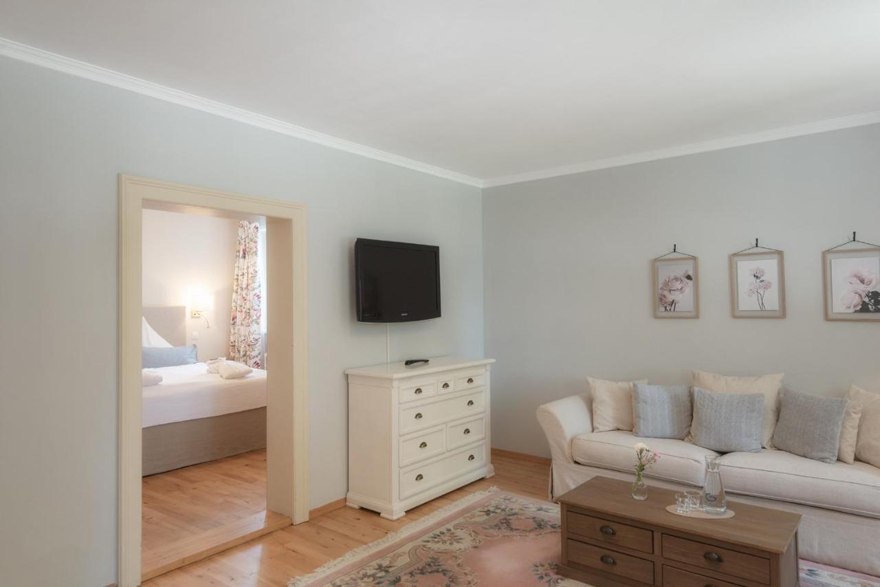 Biohotel Schlossgut Oberambach Екстериор снимка