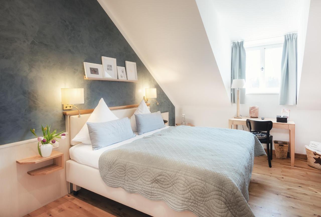 Biohotel Schlossgut Oberambach Екстериор снимка