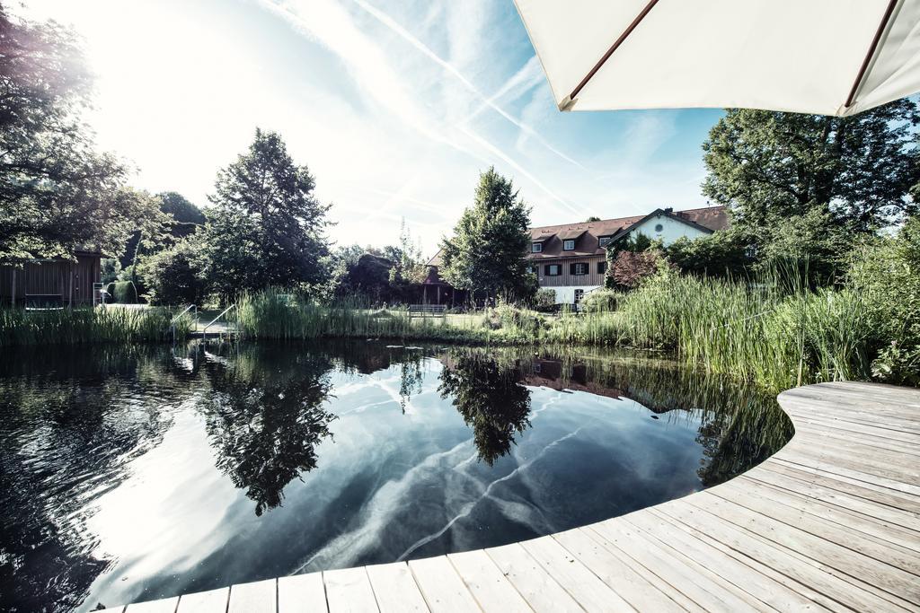 Biohotel Schlossgut Oberambach Екстериор снимка