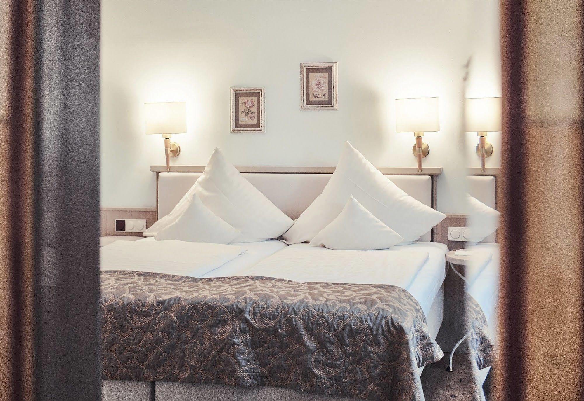 Biohotel Schlossgut Oberambach Екстериор снимка