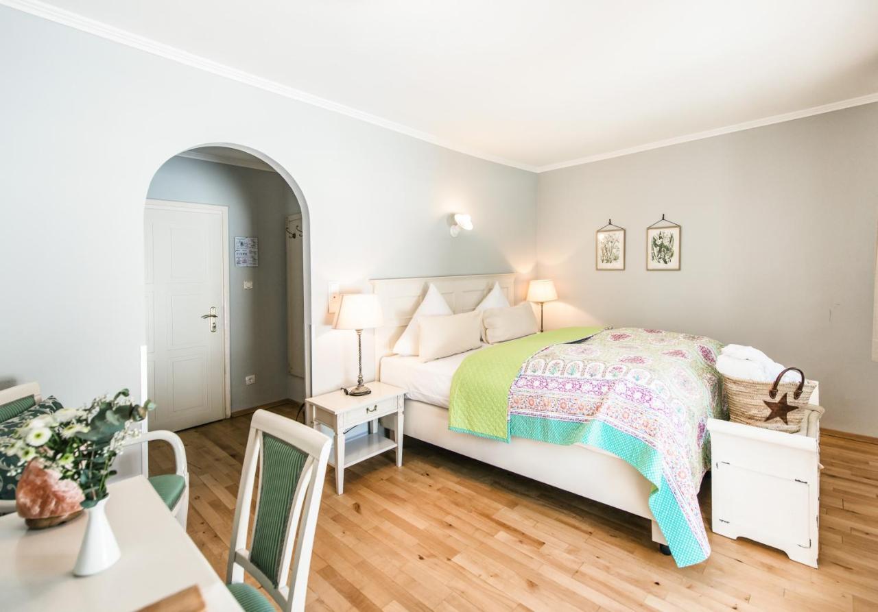 Biohotel Schlossgut Oberambach Екстериор снимка