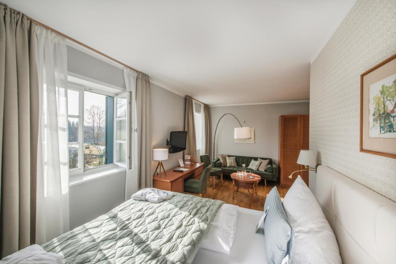 Biohotel Schlossgut Oberambach Екстериор снимка